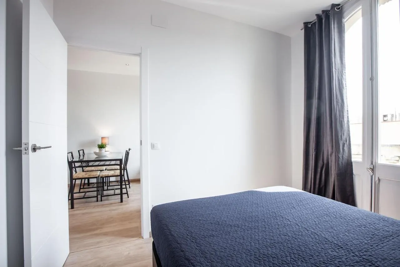 Bright Apartment With Balconies 34 Barcelona